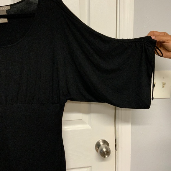Kenar Black Top with Drawstring Sleeves - Picture 3 of 10